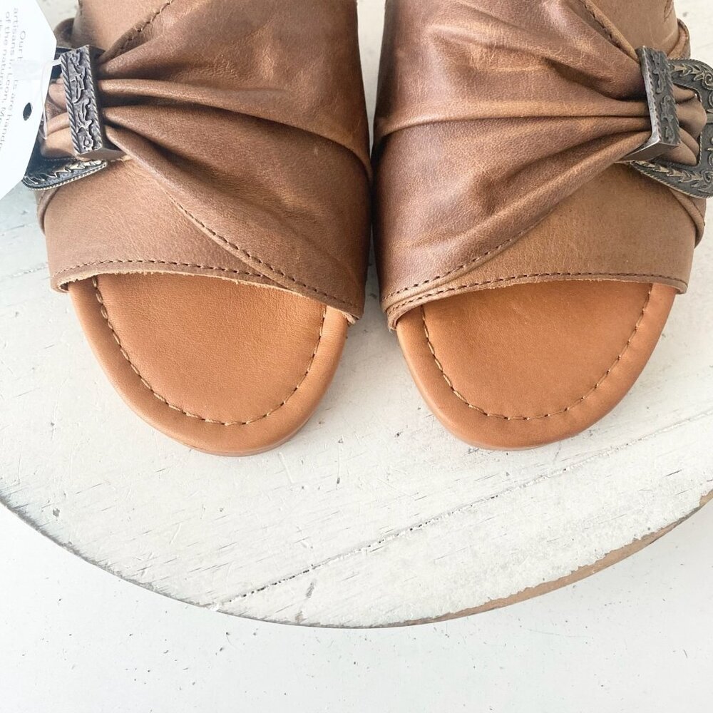 Lane Boots Womens Western Sandals 7.5 Brown Casual Cowgirl Slip on Buckle Flats - Picture 6 of 10